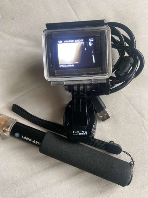 GOPRO HERO 4 SILVER WITH BUID IN LCD *BRACKET*CASING*USB CABLE * GOOD  CONDITION
